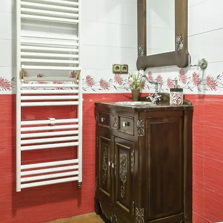 Holiday home Vintage In With Jacuzzi