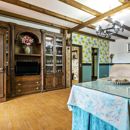 Holiday home Vintage In With Jacuzzi *