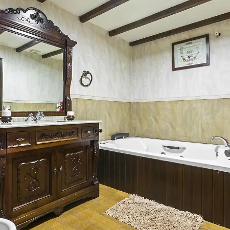 Holiday home Vintage In With Jacuzzi Ronda