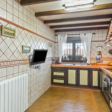 Holiday home Vintage In With Jacuzzi