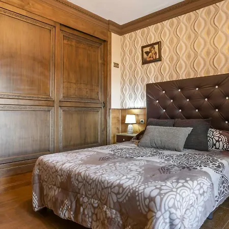 Holiday home Vintage In With Jacuzzi Ronda